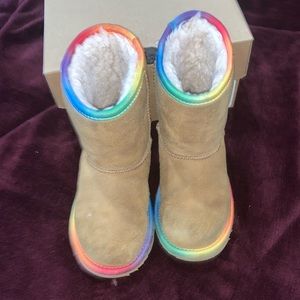 Uggs short rainbow size 11